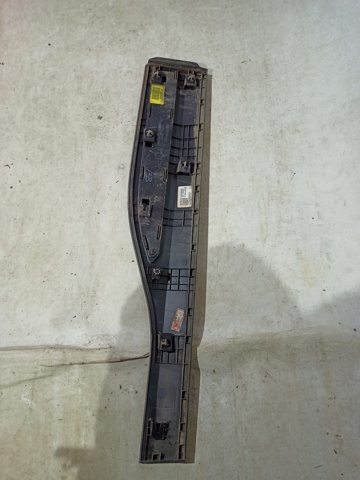 87731J9500 HYUNDAI Накладка двери задней левой купить в Украина