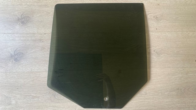 Стекло задней двери, левой 5155455AB CHRYSLER