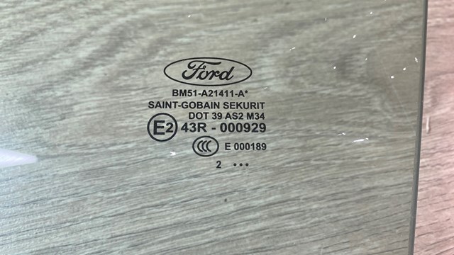 CHRYSLER 68104585AC Стекло двери передней левой в наличии Ужгород