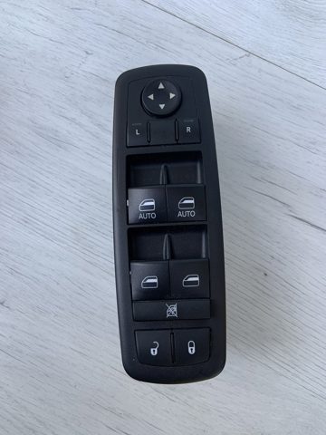 Кнопки переднего левого стекло подъёмника 68110866AA CHRYSLER