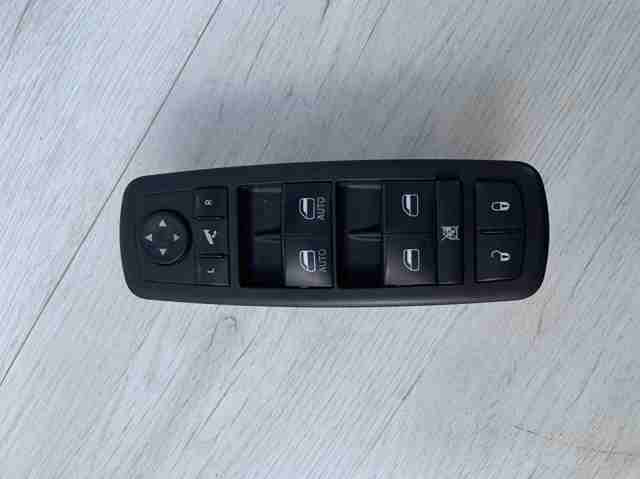 Кнопки переднего левого стекло подъемника 68110867AA CHRYSLER