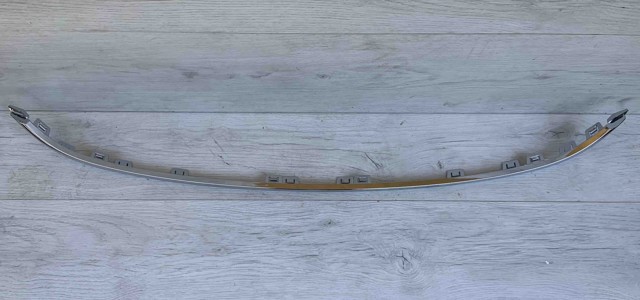 CHRYSLER 68203029AB Молдинг решетки бампера переднего верхний в наличии Украина