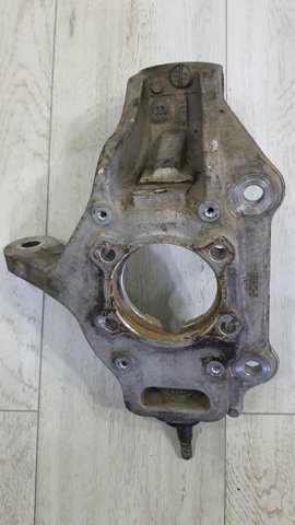 Цапфа поворотная правая 68302928AC CHRYSLER