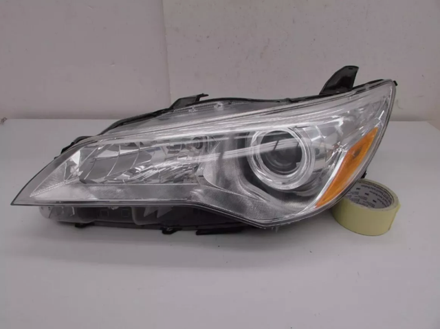 Фара левая передняя 8115006860 TOYOTA