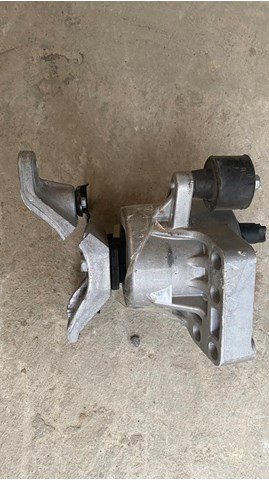 DG9Z6038J Правая подушка двигателя купить Одесса