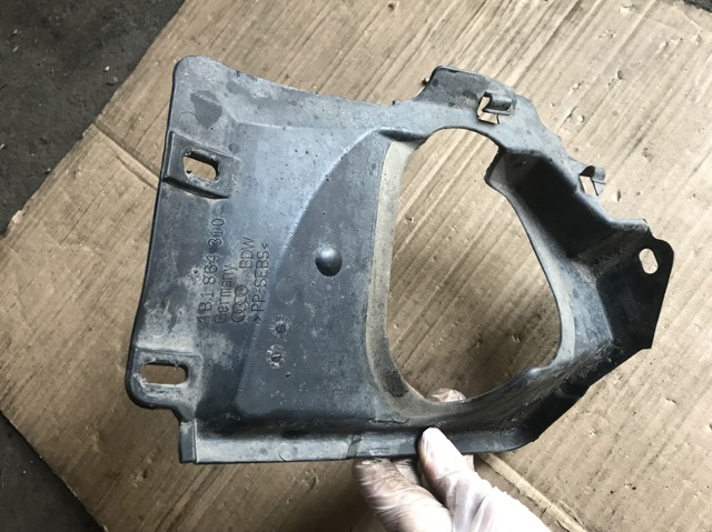 4B1864310 VAG Защита двигателя правая купить в Николаев