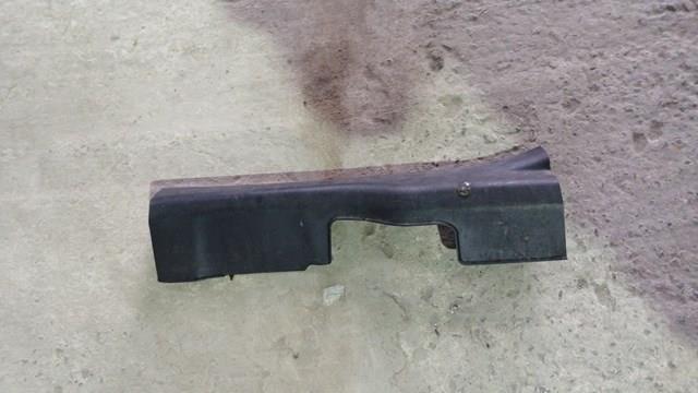 Накладка дверного порога внутренняя, передняя правая 7656A158XA MITSUBISHI