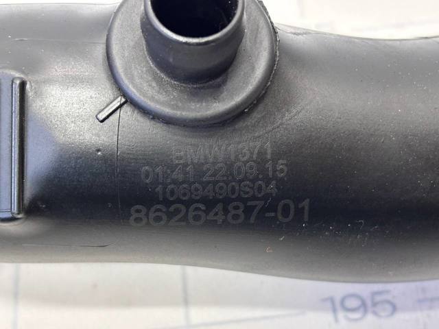13717609811 BMW Шланг (патрубок) интеркуллера купить в Чернигов