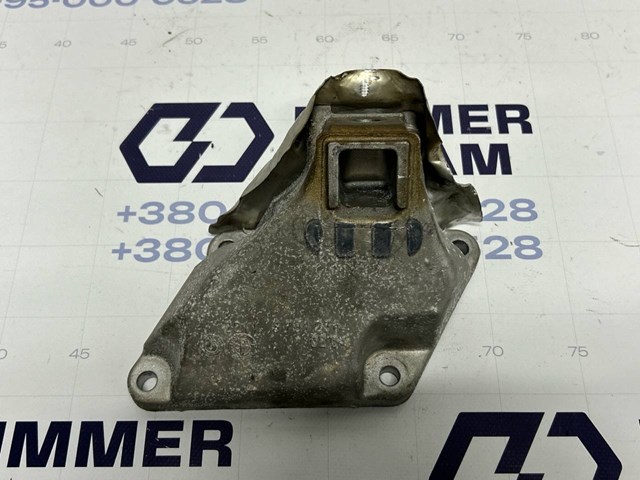 Кронштейн подушки (опоры) двигателя, правой 22116781236 BMW