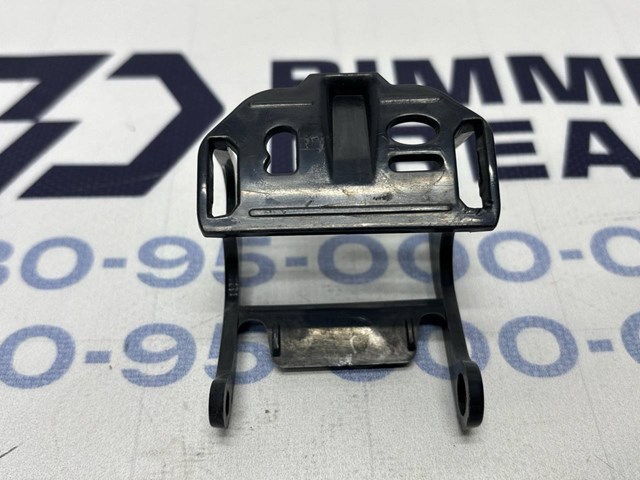 Кронштейн крепления форсунки 51117200792 BMW