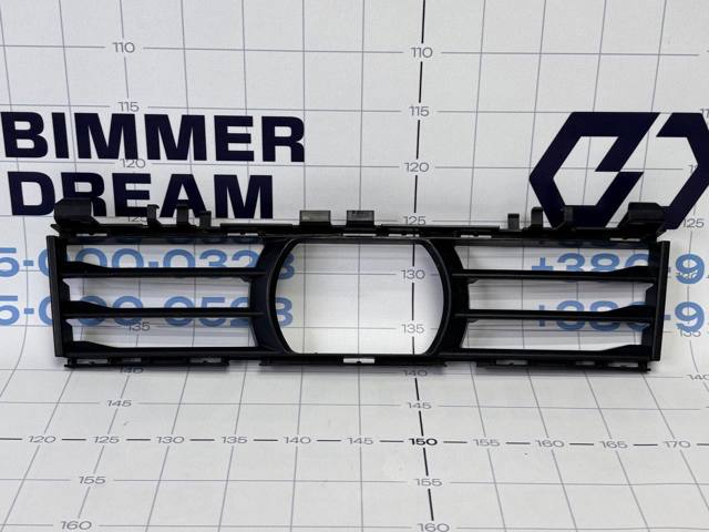 Центральная решетка переднего бампера 51117385268 BMW