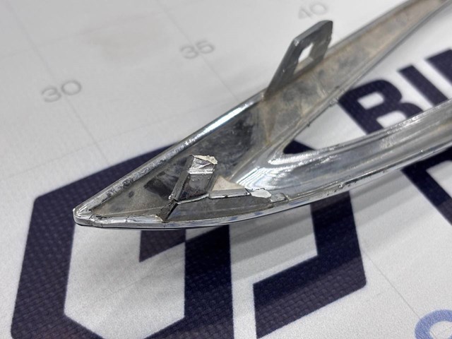 BMW 51117385283 Ободок (окантовка) фары противотуманной левой в наличии Днепр