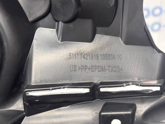 Кронштейн крепления противотуманной фары, левой 51117421819 BMW