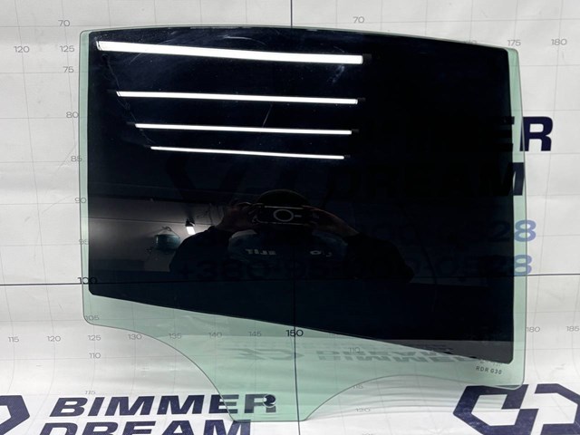 Стекло задней двери, правой 51377375190 BMW