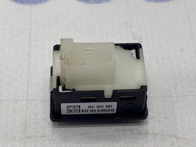 61319200316 BMW Кнопка салона привода крышки багажника (двери 3/5-й (ляды) купить в Одесса