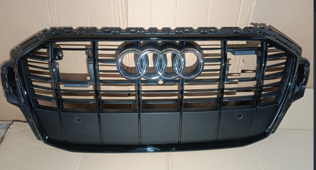 Облицовка радиатора 4M0853651AGVMZ VAG