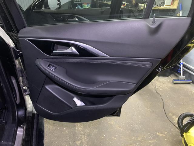Обивка двери боковой (сдвижной) 829005DA0D NISSAN