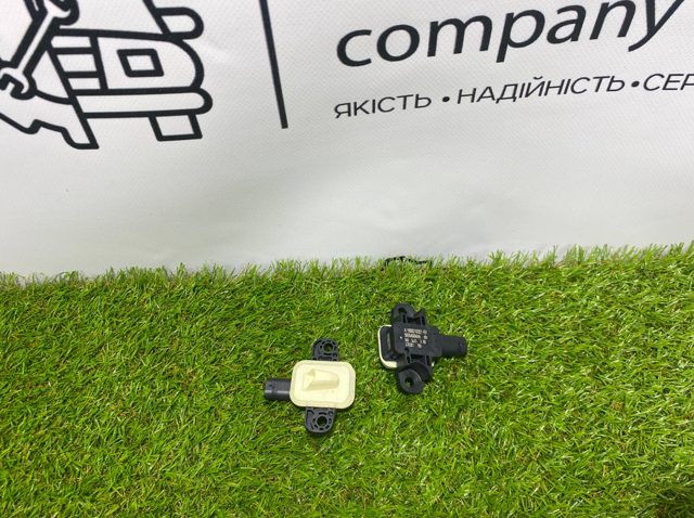 Датчик AIRBAG передний A1668210351 NISSAN