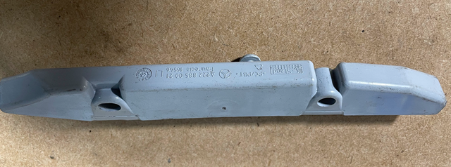 Направляющая переднего бампера A2228850021 MERCEDES