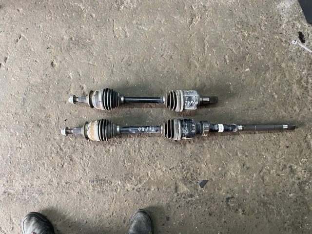 FTH32560X Mazda Полуось (привод) передняя левая