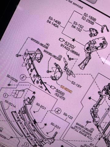 KB7W52150 Mazda Кронштейн замка капота