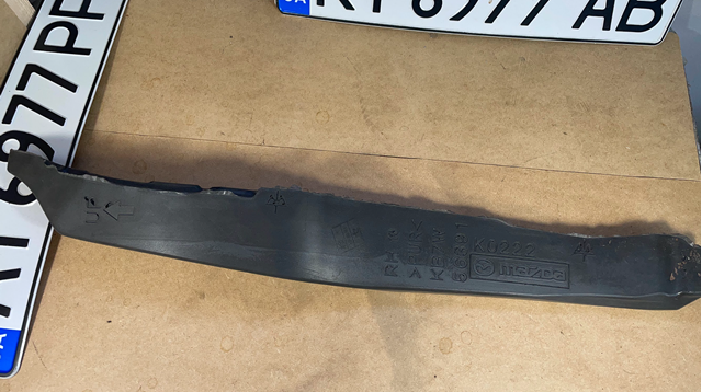 Уплотнитель арки крыла KB7W56391 MAZDA