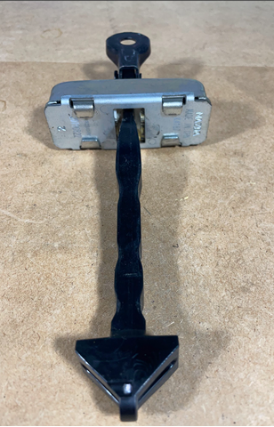 Ограничитель двери передний KB7W58270A MAZDA