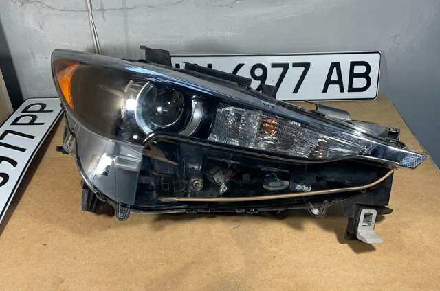 Вставка фары правой KB8A51031D MAZDA