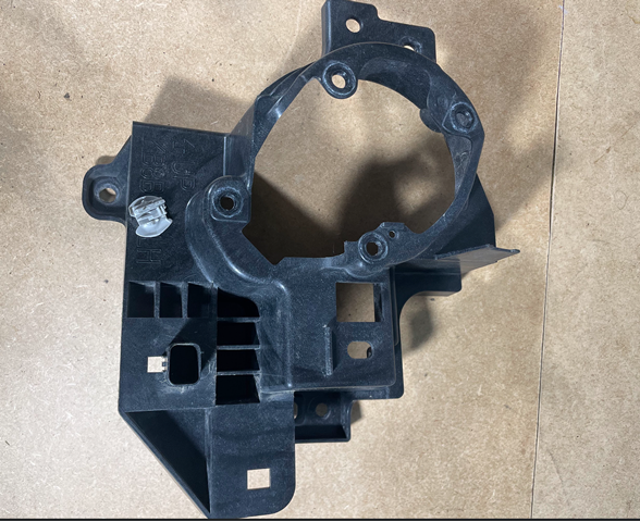 Кронштейн крепления противотуманной фары, левой KB8B51694 MAZDA