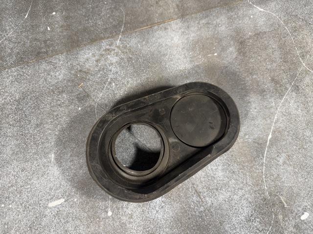 Лючок топливного бака KB8M42240B MAZDA