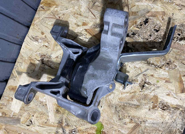 Подушка двигателя TK7839060B MAZDA