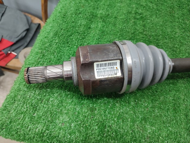 Полуось передняя, правая 05105772AG CHRYSLER