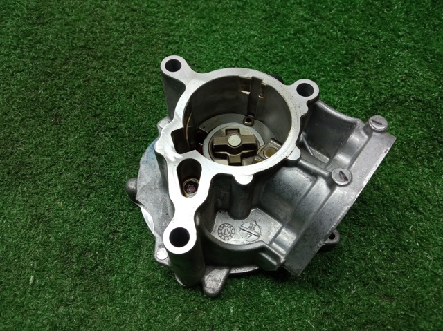 Насос вакуумный 06K145100BB VAG