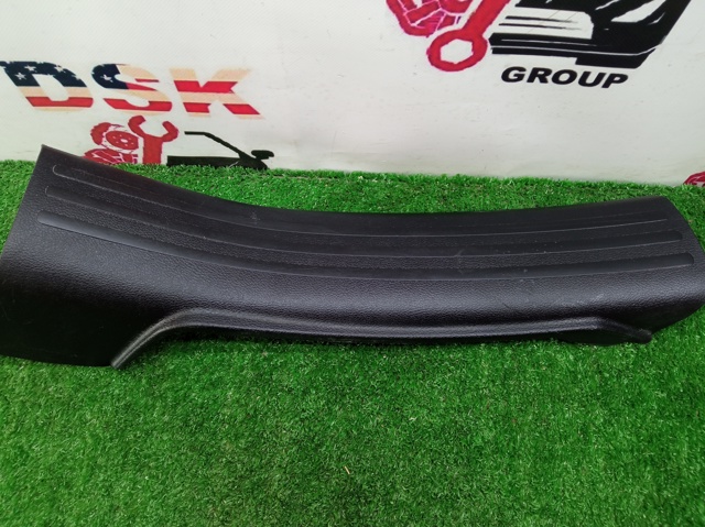 Облицовка порога внутренняя, задняя правая 1UD22DX9AD CHRYSLER
