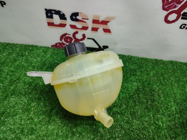 Водяной бачок системы охлаждения 217106RC0A NISSAN