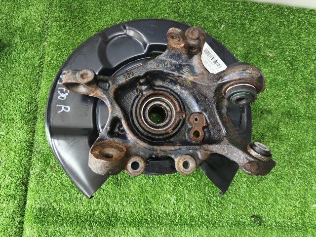 Кулак поворотный правый 33326792524 BMW