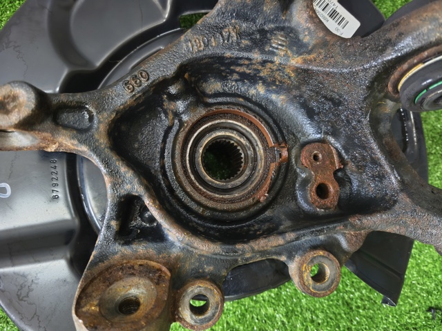 33326792524 BMW Цапфа (поворотный кулак) задний правый купить в Павлоград