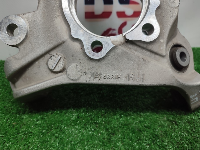 Кулак поворотный правый 430186RR1A NISSAN