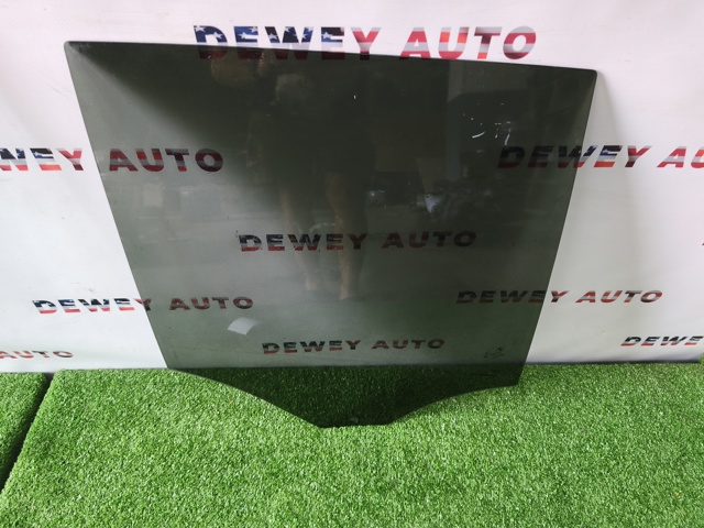 Стекло заднее правое 51357388870 BMW
