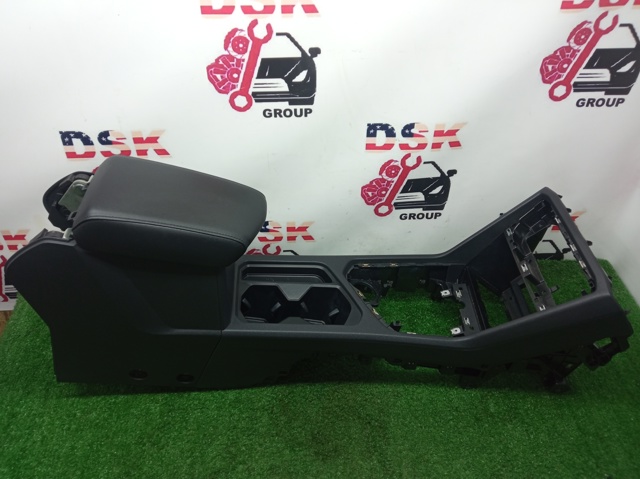 Подлокотник центральной консоли 5NN864207BICE VAG