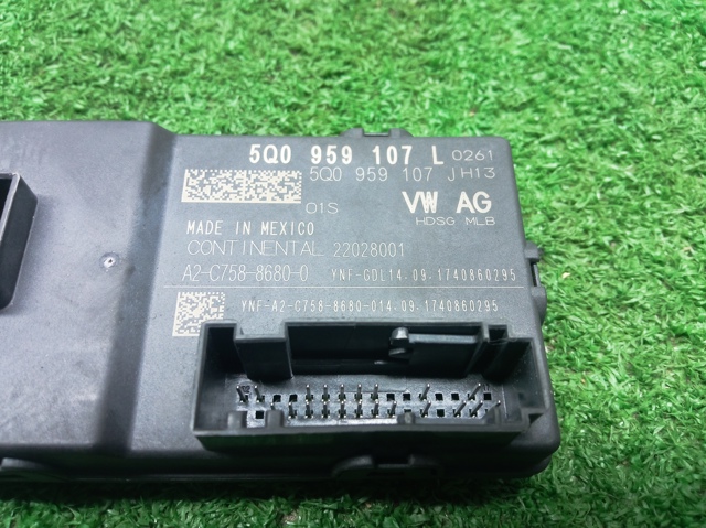 VAG 5Q0959107L Модуль управления (ЭБУ) открытия крышки багажника (двери 3/5-й задней) в наличии Николаев