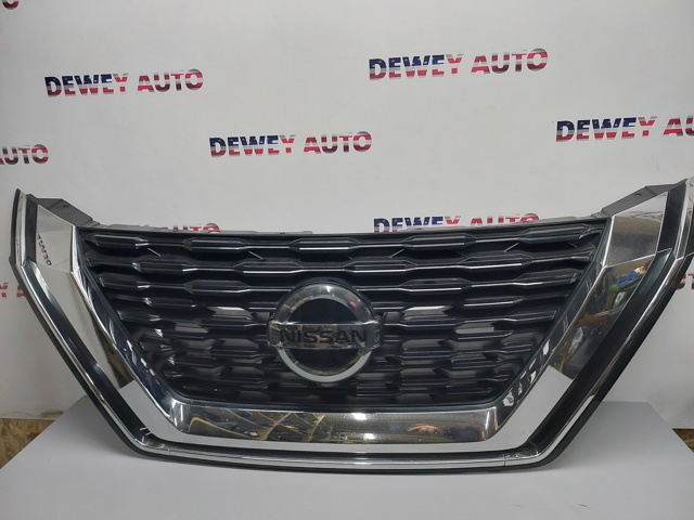 Решетка радиатора 623106RR0A NISSAN