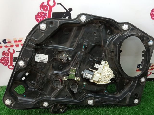 Стеклоподъемник (механизм перемещения стекла) 68268758AA CHRYSLER