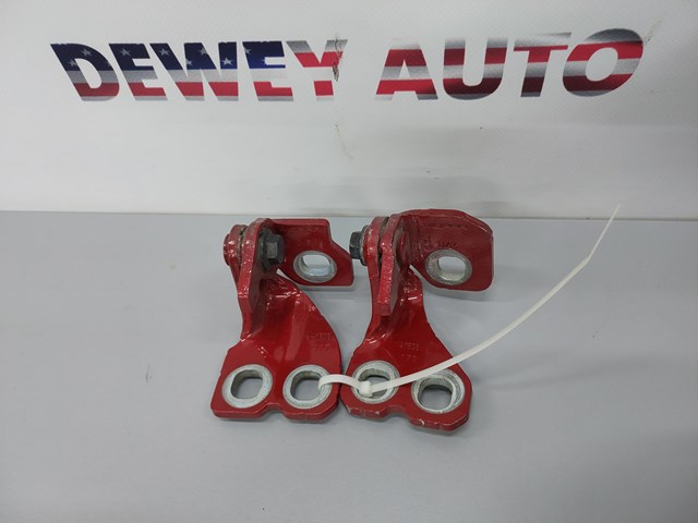 Завеса двери передней правой 68306526AA CHRYSLER