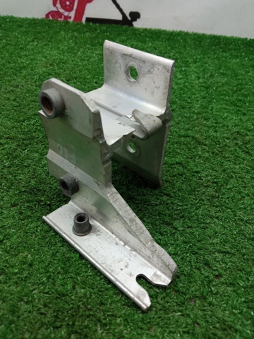 Кронштейн передней балки 7245795 BMW