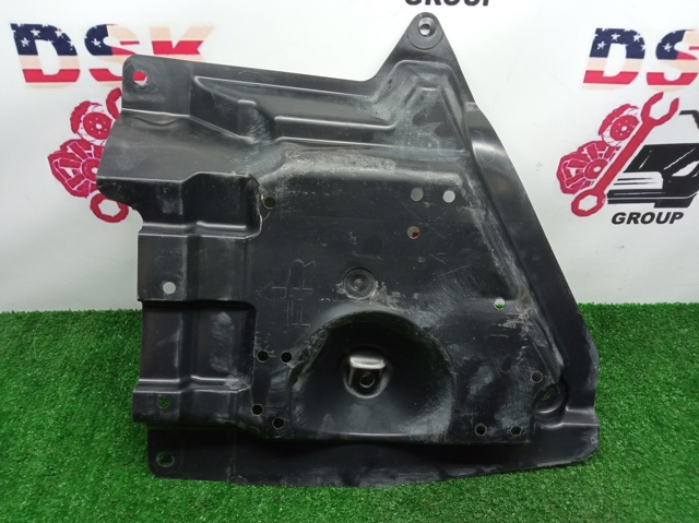 NISSAN 748196RR0A Защита днища задняя левая в наличии Черновцы