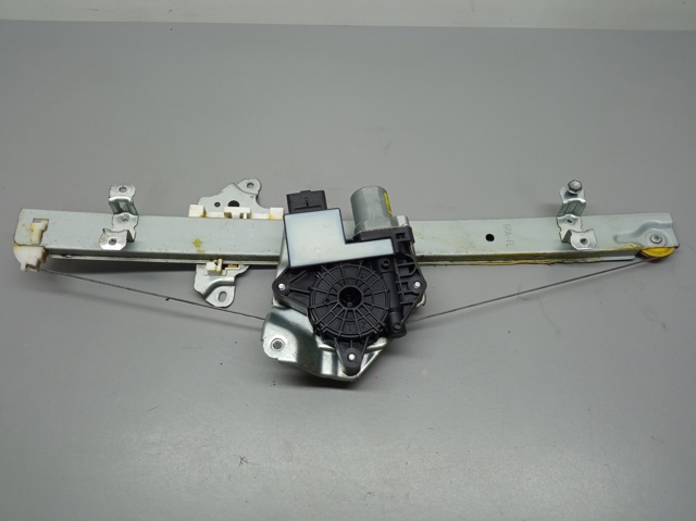 Мотор стеклоподъемника двери передней, левой 807516RA1A NISSAN