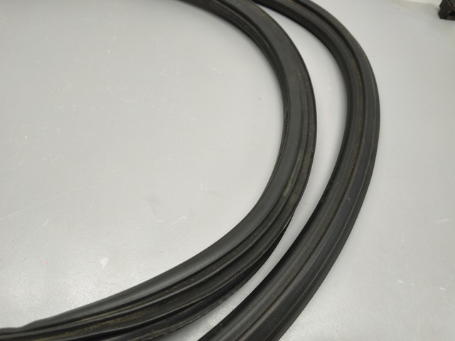 80A831721C VAG Уплотнитель двери передней (на кузове) купить в Сумы