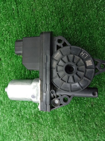 Мотор стеклоподъемника водительской двери 82450C1010 HYUNDAI