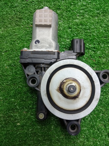Мотор стеклоподъемника двери передней, правой 82460C1000 HYUNDAI